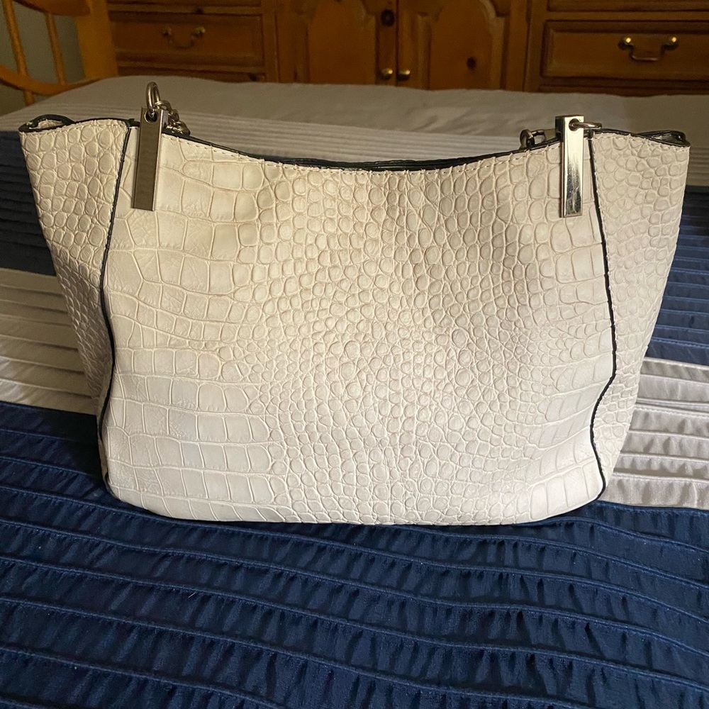Very cute crocodile textured handbag with chain link straps, gently used